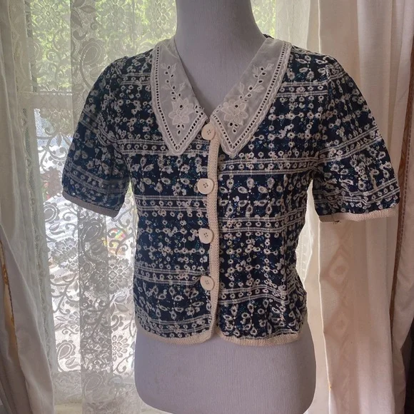 Cute Korean Blouse - Picture 3 of 5